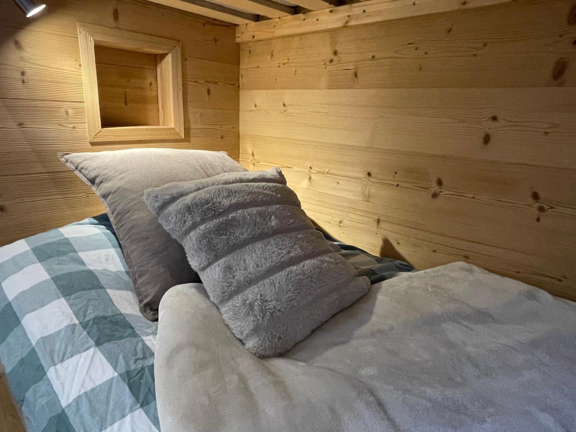 Central Morzine, Spacious 2 Bedroom Family Apartment ภายนอก รูปภาพ